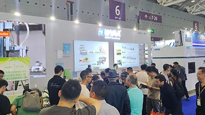 Exposiciones en Asia y Europa