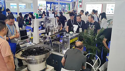 Exposiciones en Asia y Europa