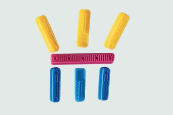 Moldes para goteros de riego y equipos auxiliares